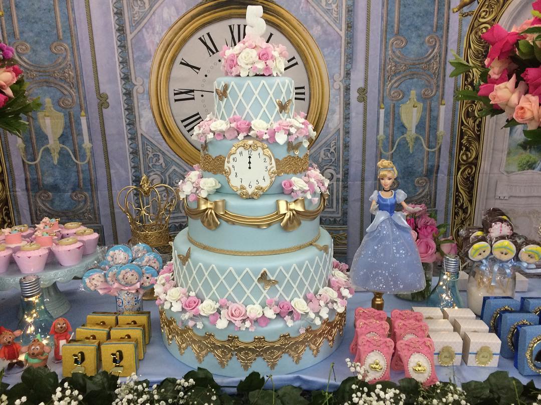 Detalhe da mesa Cinderela